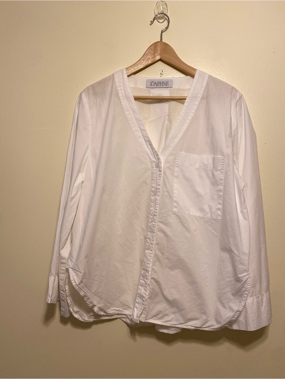 DAPHNE White V-Neck Button Front Women's Top. Size L